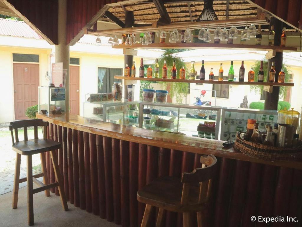 Zen Rooms Basic Replica Manor Siquijor Exterior photo